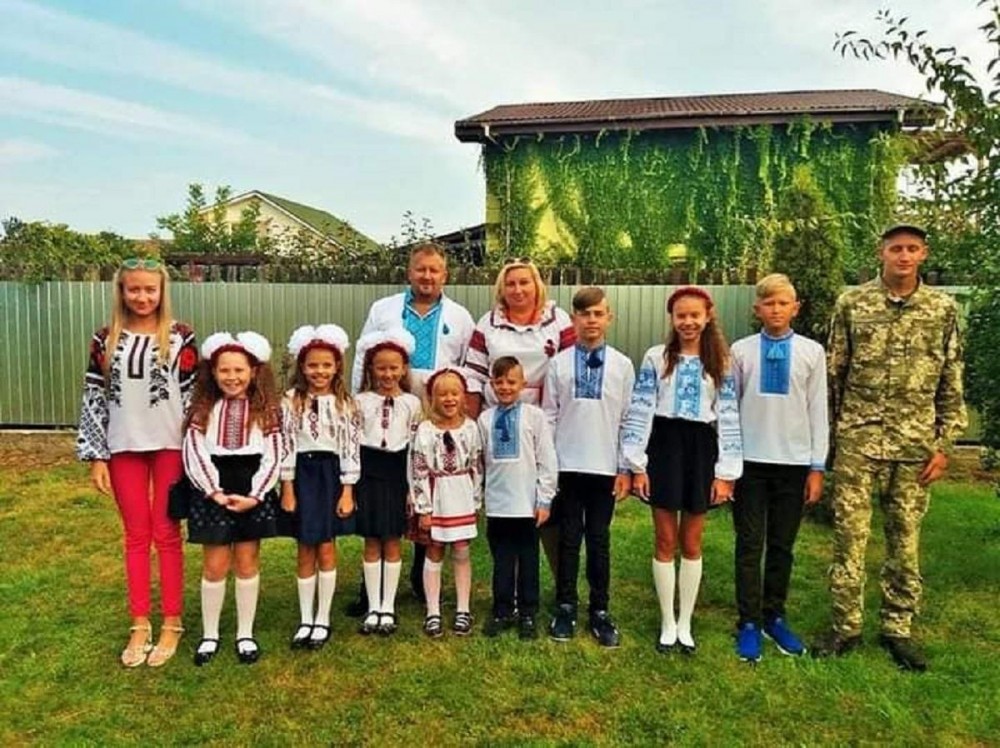 FOTO // Durere fără margini. 13 copii au rămas orfani, după ce ambii părinţi au murit răpuşi de Covid-19